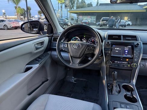 Used 2017 Toyota Camry LE image 22