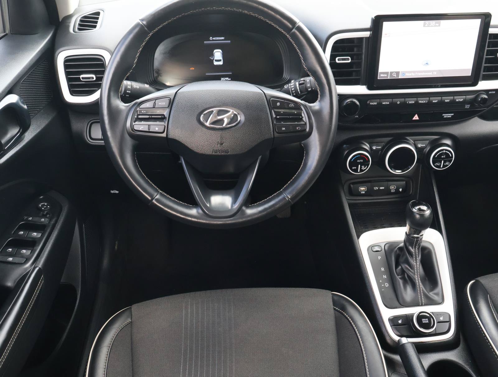 Used 2025 Hyundai Venue Limited FWD image 9