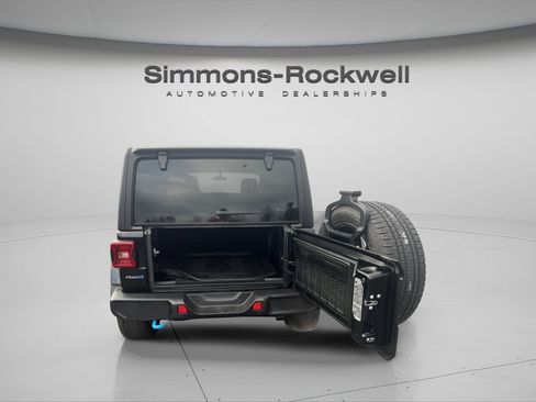 Used 2023 Jeep Wrangler Unlimited Sahara w/ Cold Weather Group AWD/4WD image 7