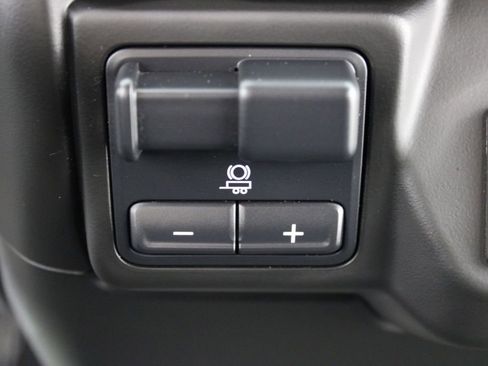 Used 2021 GMC Sierra 1500 4x4 Crew Cab w/ Sierra Value Package image 22