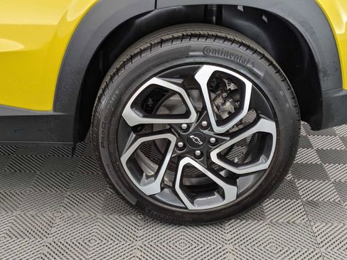 Used 2025 Chevrolet Trax RS FWD image 14