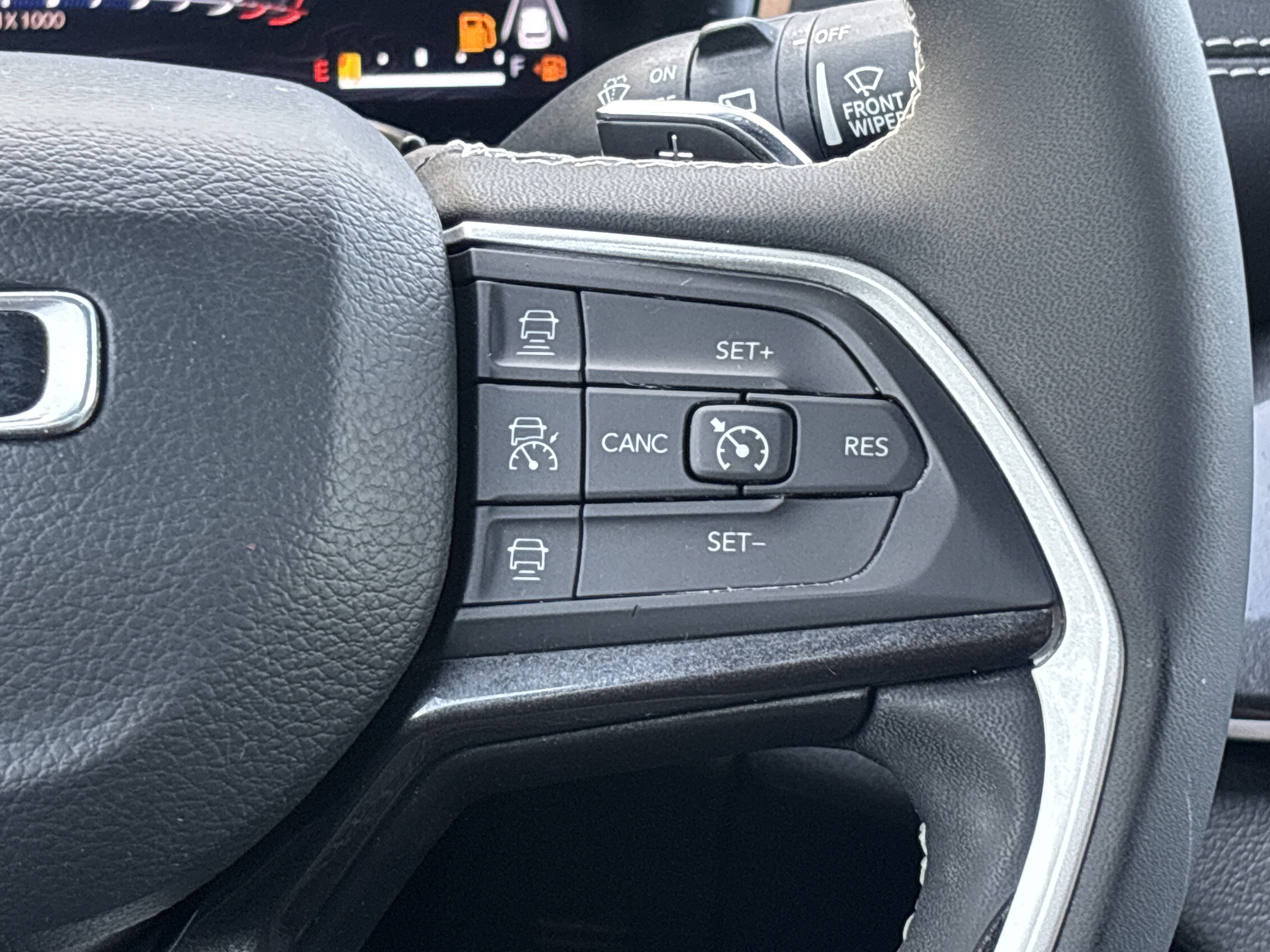 Used 2023 Jeep Grand Cherokee Altitude AWD/4WD image 6