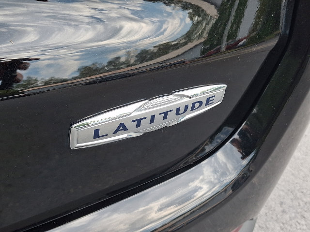 Used 2025 Jeep Compass Latitude AWD/4WD image 30