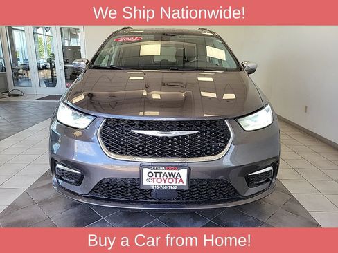 Used 2021 Chrysler Pacifica Limited AWD/4WD image 3