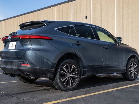 Used 2022 Toyota Venza LE image 7