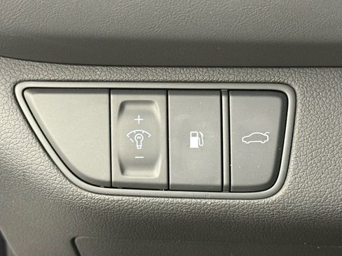 Used 2025 Genesis G70 2.5T image 22