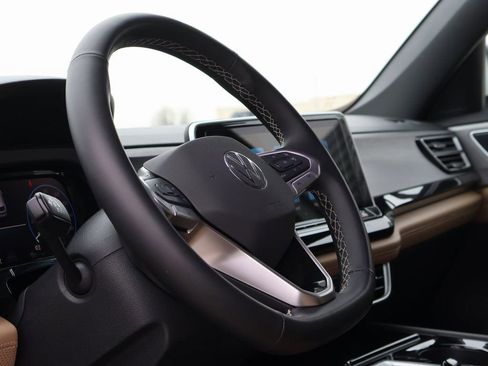 Used 2025 Volkswagen Atlas Cross Sport SE image 25