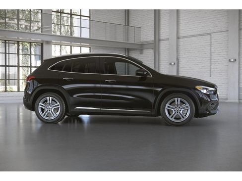 Used 2023 Mercedes-Benz GLA 250 4MATIC w/ Premium Package image 16