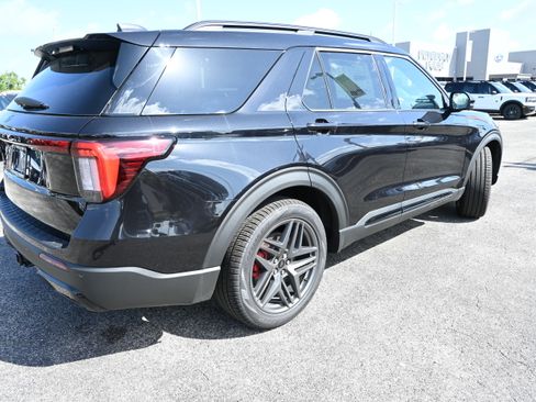 New 2026 Ford Explorer ST-Line w/ ST-Line Street Pack RWD image 3
