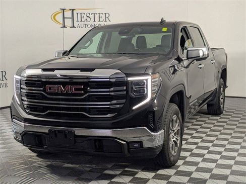 Used 2024 GMC Sierra 1500 SLT image 4