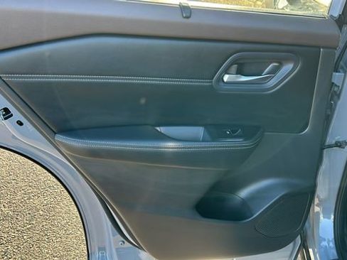 Used 2023 Nissan Rogue SL w/ SL Premium Package image 14