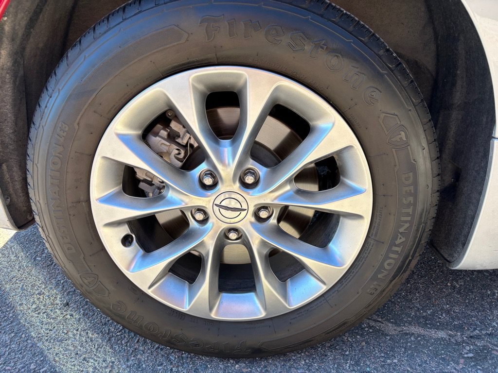 Used 2024 Chrysler Pacifica Touring-L AWD/4WD image 9