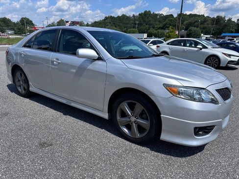 Used 2011 Toyota Camry SE image 6