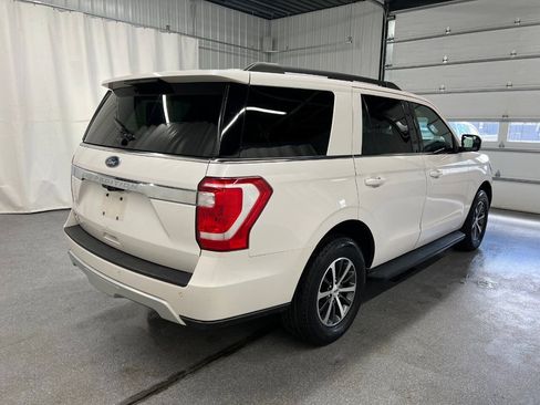 Used 2018 Ford Expedition XLT w/ Equipment Group 201A AWD/4WD image 4
