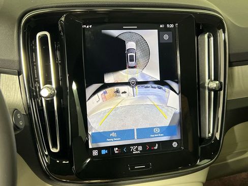 Certified 2024 Volvo XC40 B5 Plus w/ Climate Package image 22