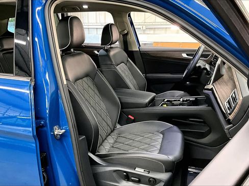 Used 2025 Volkswagen Atlas SEL Premium R-Line image 9