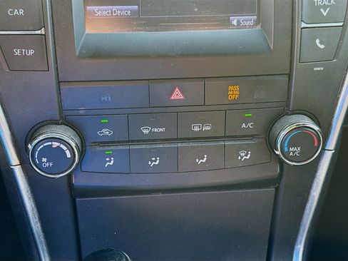 Used 2017 Toyota Camry SE image 12