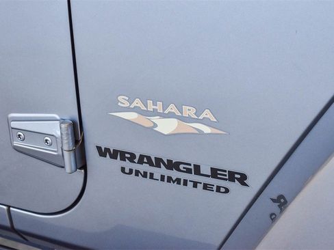 Used 2015 Jeep Wrangler Unlimited Sahara image 10