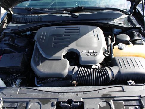 Used 2014 Chrysler 300 image 17