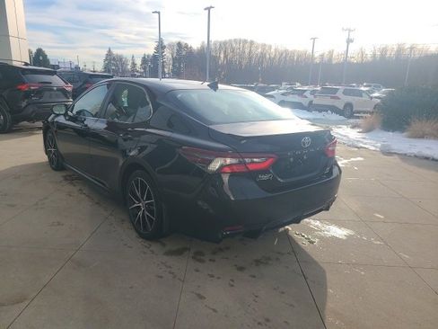 Used 2023 Toyota Camry SE w/ Cold Weather Package image 5