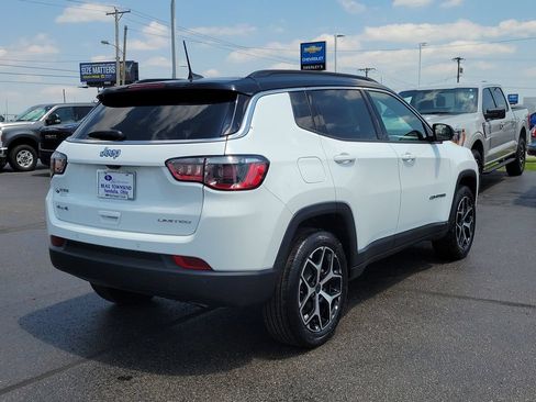 Used 2025 Jeep Compass Limited AWD/4WD image 4