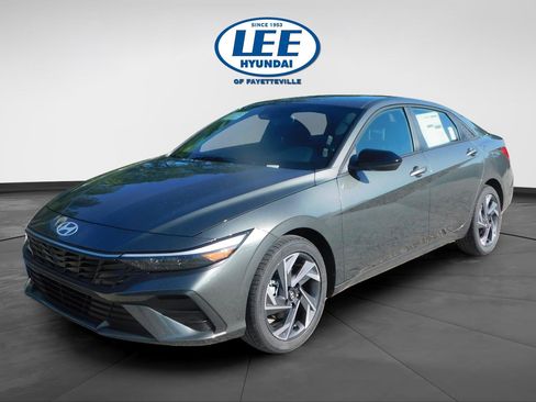 Used 2025 Hyundai Elantra Sport image 7