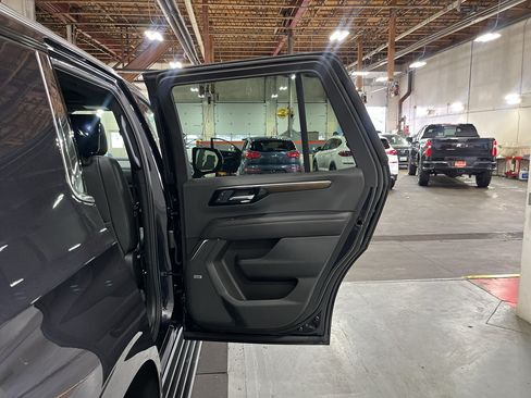 New 2026 Chevrolet Tahoe High Country AWD/4WD image 24