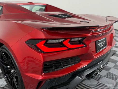 Used 2023 Chevrolet Corvette Z06 RWD image 12