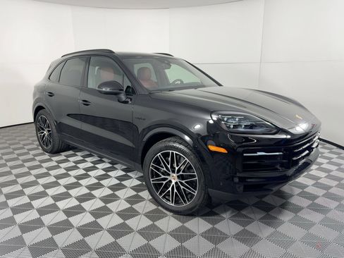 Used 2025 Porsche Cayenne Coupe AWD/4WD image 7