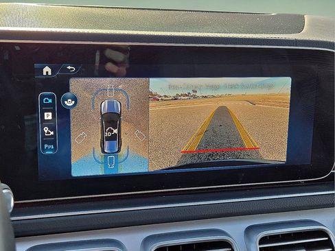 Used 2025 Mercedes-Benz GLS 450 4MATIC image 31