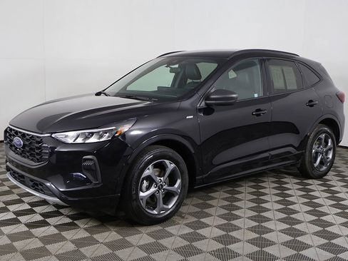 Used 2023 Ford Escape ST-Line w/ Tech Pack #1 AWD/4WD image 8
