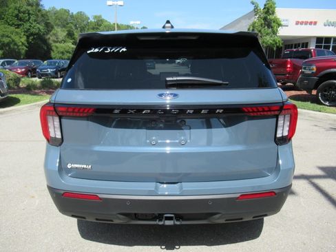 Used 2026 Ford Explorer Active RWD image 6