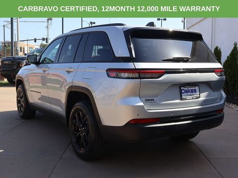 Used 2024 Jeep Grand Cherokee Altitude RWD image 4