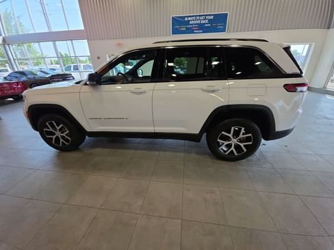 Used 2024 Jeep Grand Cherokee Limited w/ Trailer Tow Package AWD/4WD image 15