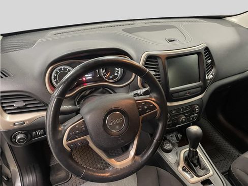 Used 2014 Jeep Cherokee Latitude w/ Cold Weather Group AWD/4WD image 13