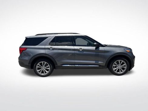 Used 2023 Ford Explorer XLT w/ Equipment Group 202A RWD image 4