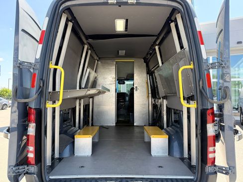 Used 2018 Mercedes-Benz Sprinter 2500 image 32