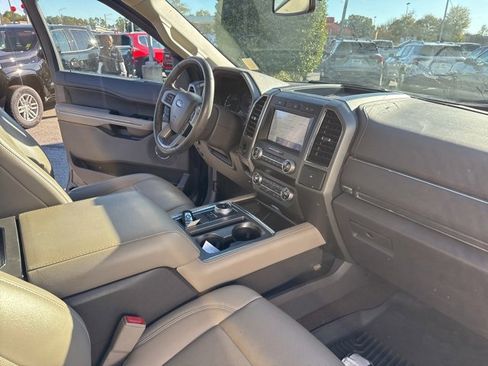 Used 2021 Ford Expedition XLT image 11