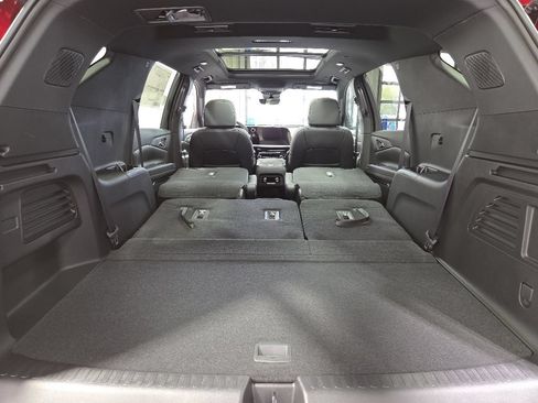 New 2026 Chevrolet Traverse LT w/ Sun and Wheel Package AWD/4WD image 39