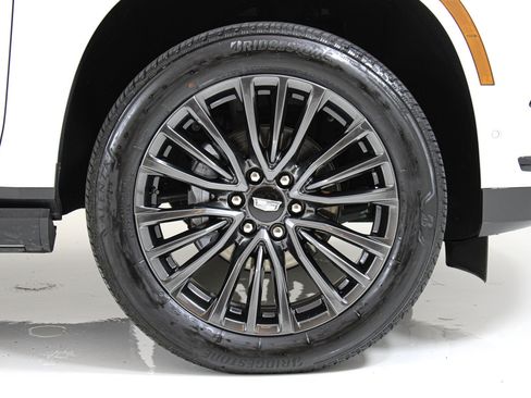 Used 2025 Cadillac Escalade ESV Sport Platinum RWD image 16