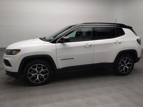 Used 2025 Jeep Compass Limited AWD/4WD image 2