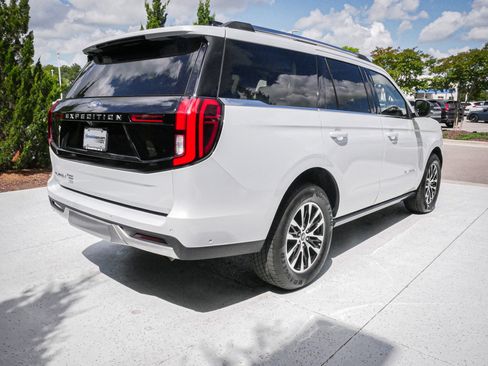 Used 2025 Ford Expedition Platinum AWD/4WD image 10