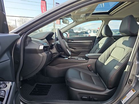 Certified 2025 Nissan Altima 2.5 SR w/ SR Premium Package AWD/4WD image 15