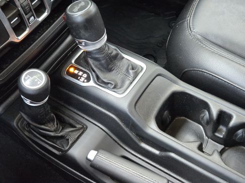 Used 2021 Jeep Wrangler Unlimited Sahara AWD/4WD image 21