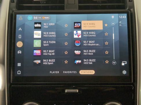 Used 2025 Land Rover Discovery S image 22