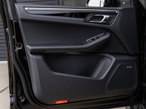 Certified 2026 Porsche Macan AWD/4WD image 20