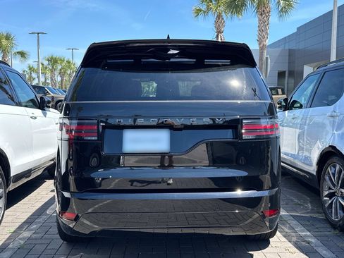 New 2025 Land Rover Discovery Dynamic SE image 3