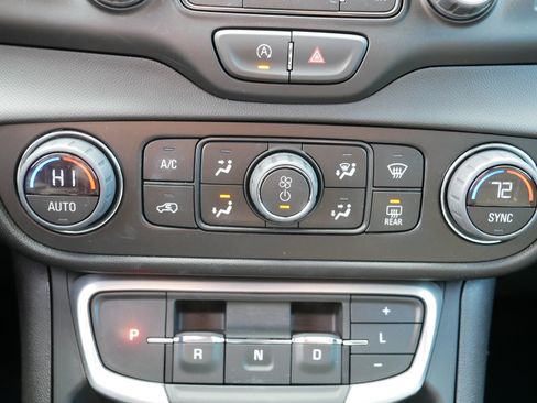 Used 2024 GMC Terrain SLT w/ Infotainment Package II image 23