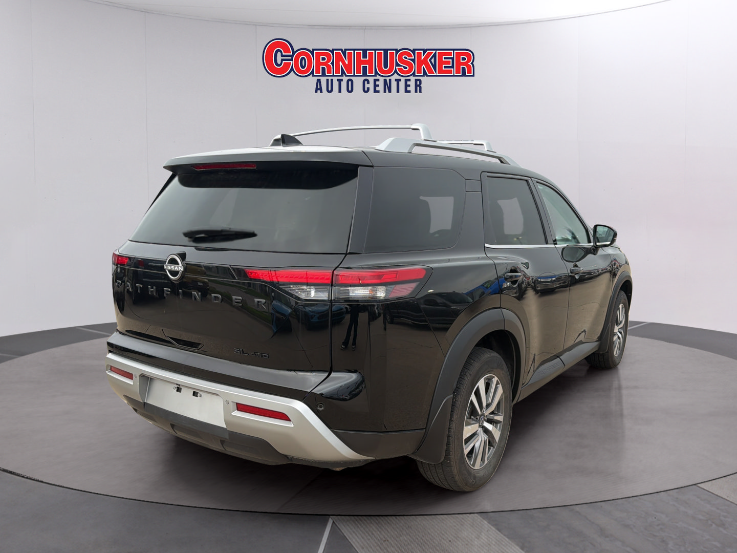 Used 2023 Nissan Pathfinder SL w/ Black Appearance Package AWD/4WD image 7