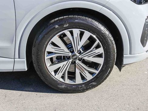 Used 2025 Audi Q4 e-tron Premium w/ Convenience Package image 9